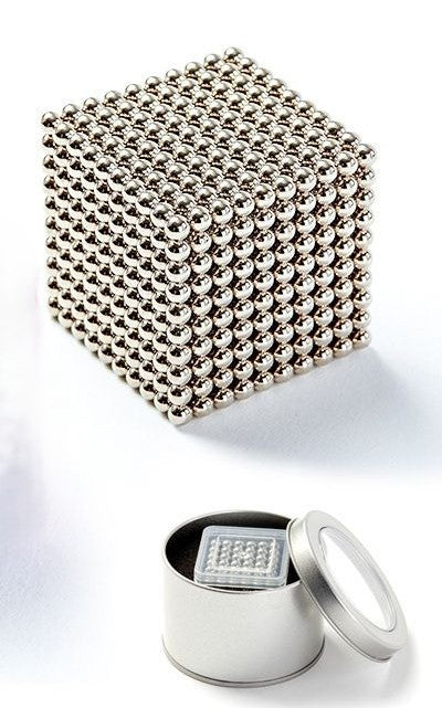 cube anti-stress magnetique argente avec boitier