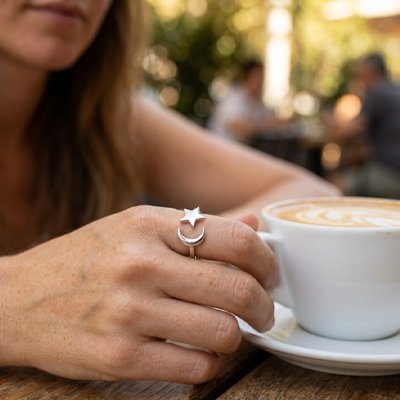 bague anti anxiété étoile main et café