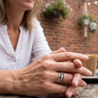 bague anti stress 3-1-mains croisées 