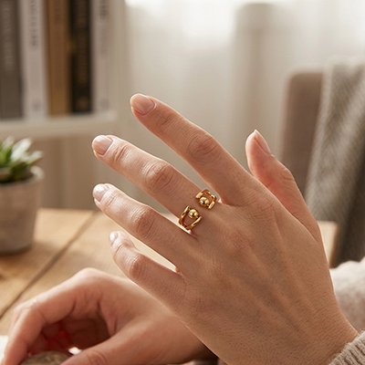 Bague anti stress doré main femme