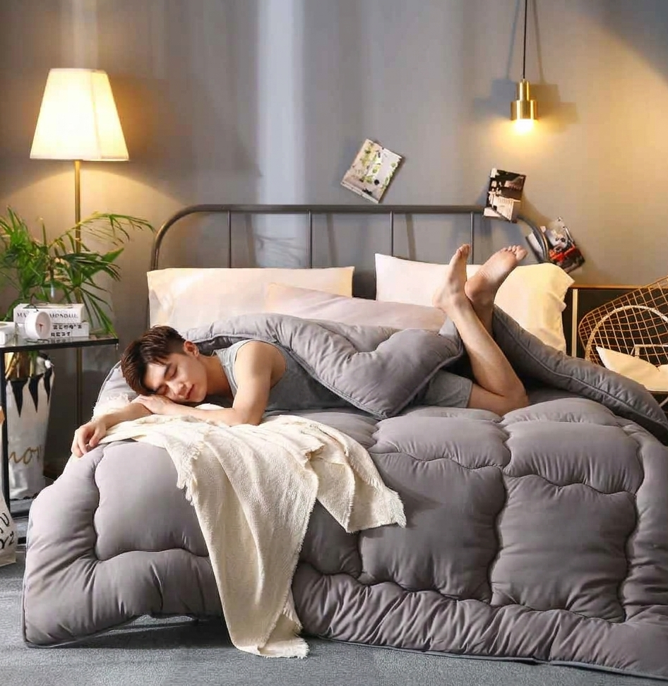 couette lestee jeune homme couche