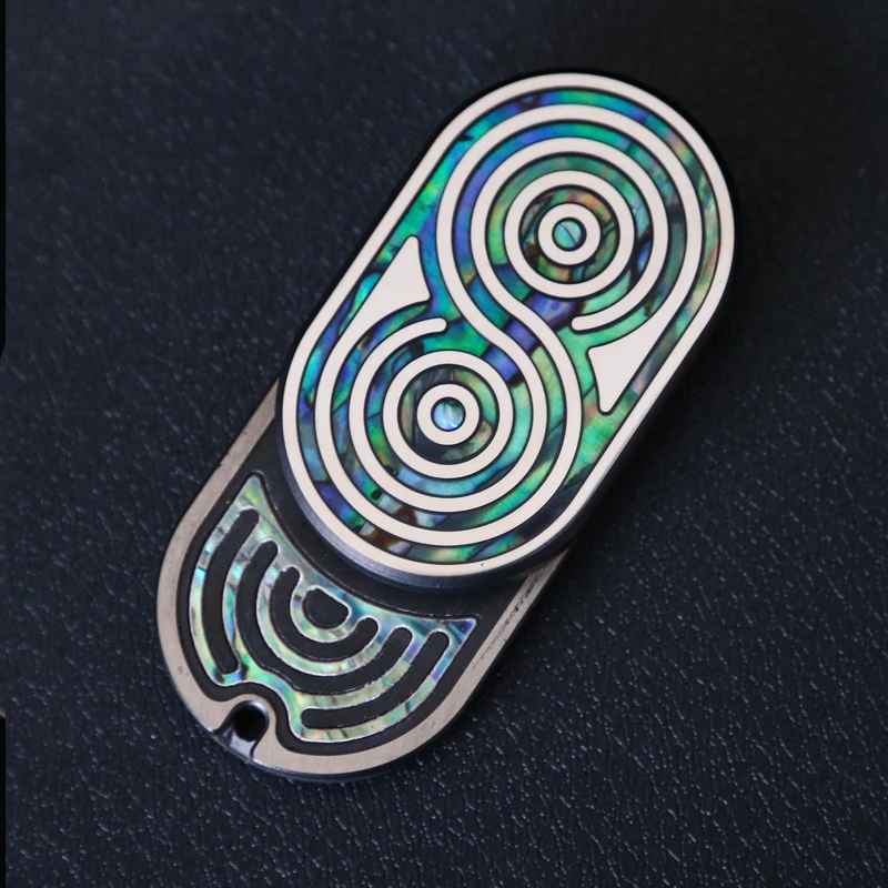 fidget carte luxe fond noir
