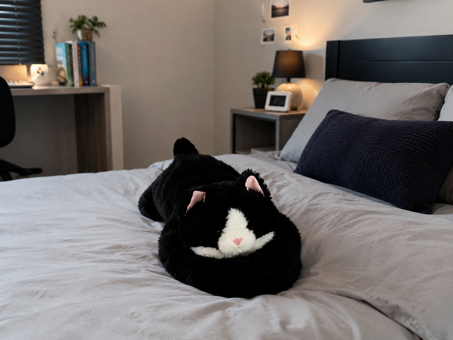 peluche lestee chat noir lit deco