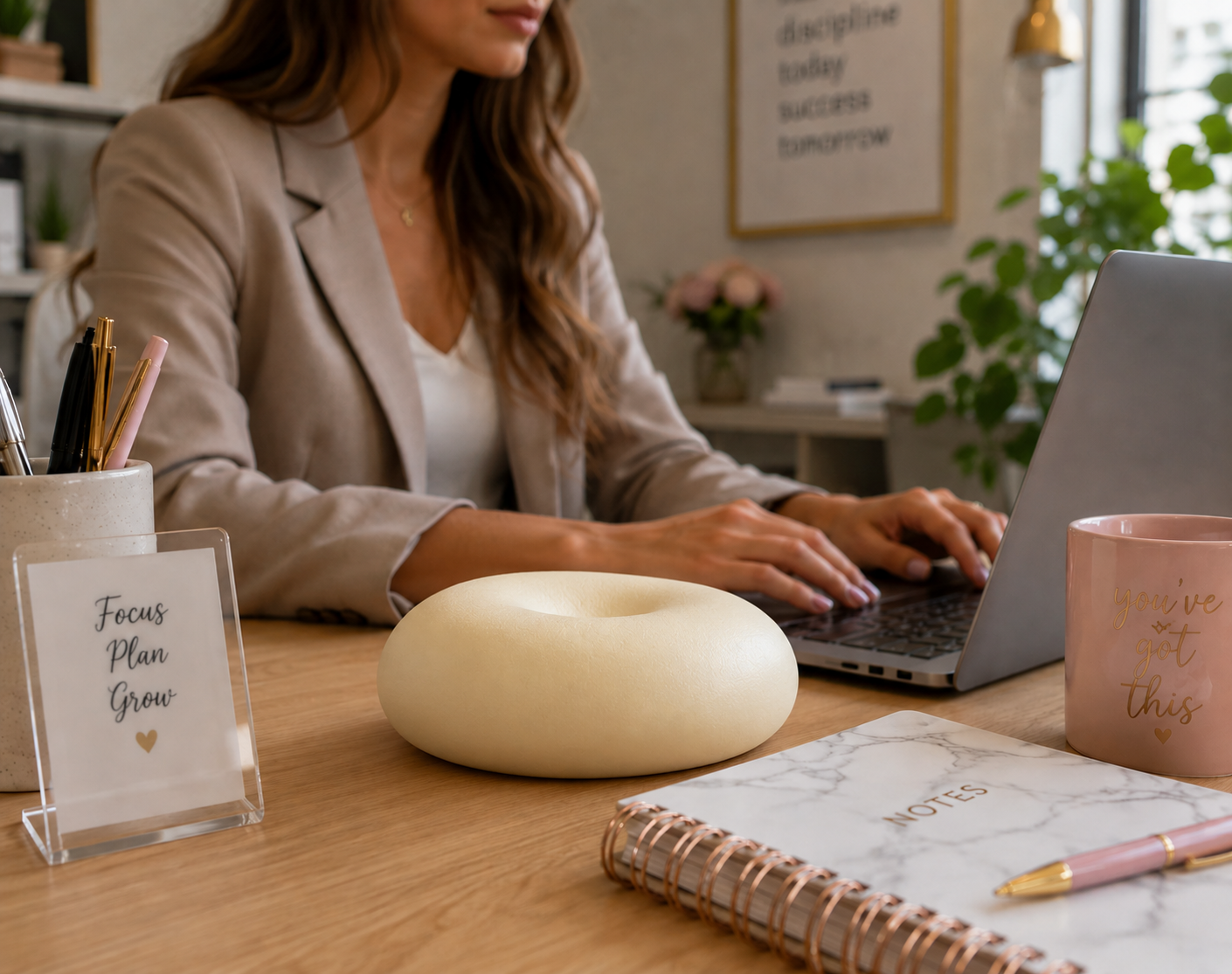 squishy geant blanc bureau travail femme