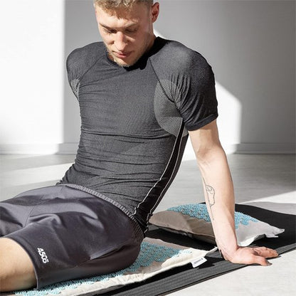 Tapis d acupression lin homme  assis