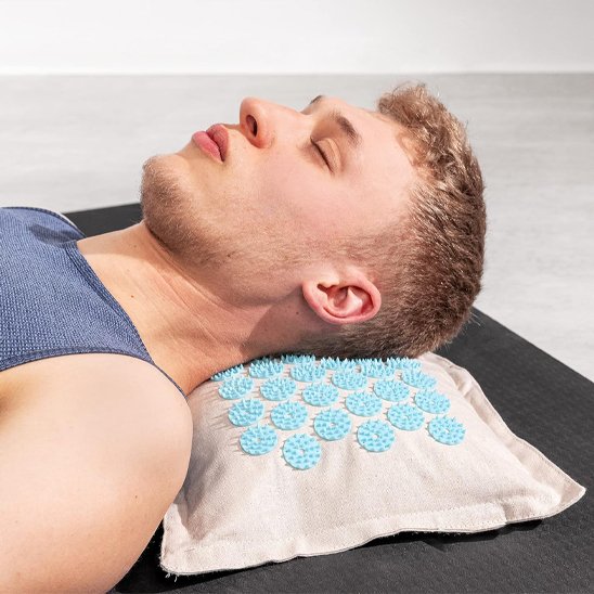 Tapis d acupression lin homme repos